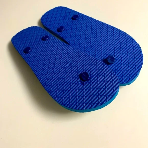 Womens flip flops sz 7, 8.  Summer fun is right around the corner. - Picture 2 of 4